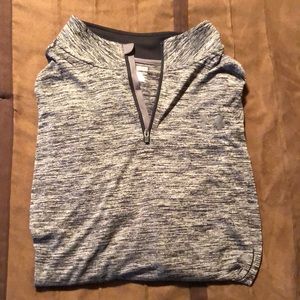 Like new Men’s XXL Under Armor Long Sleeved Shirt